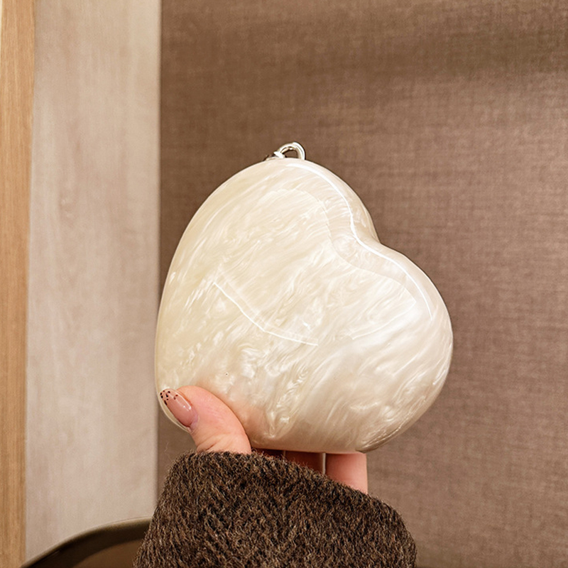 Designer Acrylic Hearts Clutch - Evening Bag Beaded recensione e prezzo