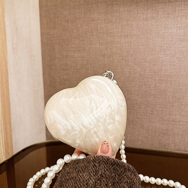 Designer Acrylic Hearts Clutch - Evening Bag Beaded recensione e prezzo