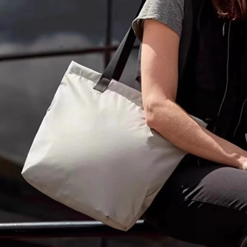 Lite Tote 15L Ultra-lightweigh - Women Bags Premium Brands recensione e prezzo